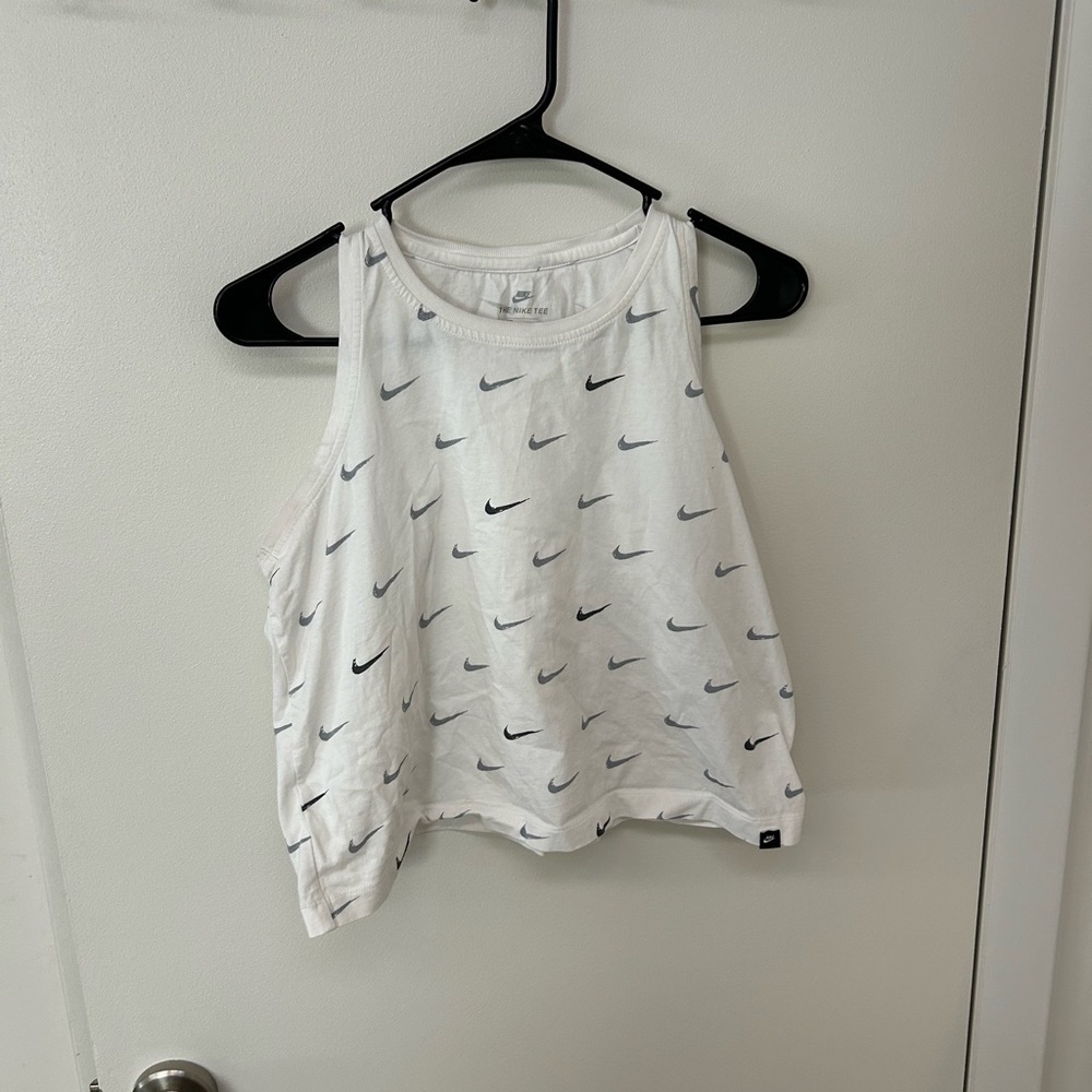 Nike White Boxy Tank Top with Relaxed Fit